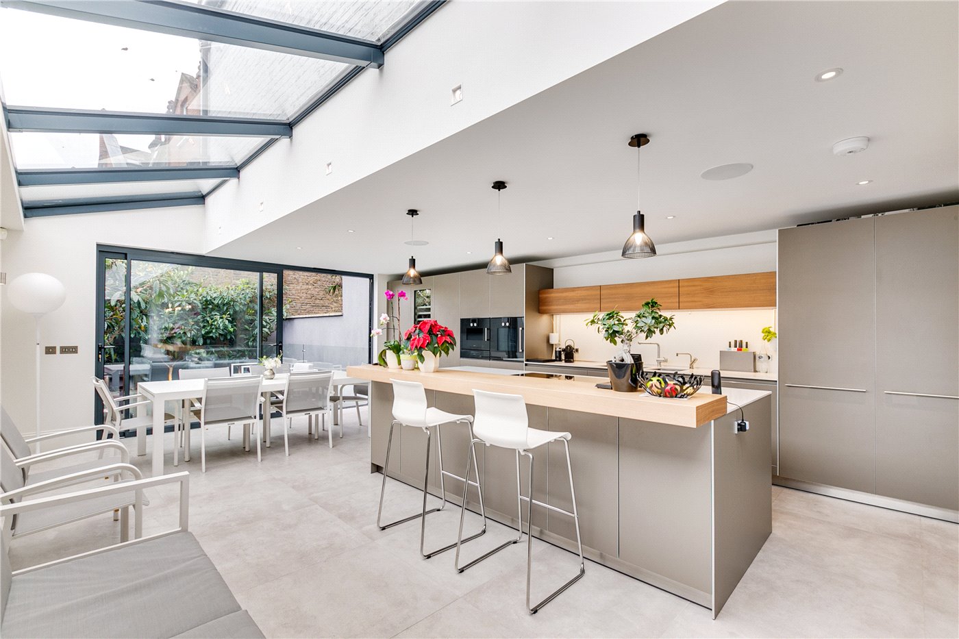 New Kings Road, Fulham/Parsons Green, London, SW6